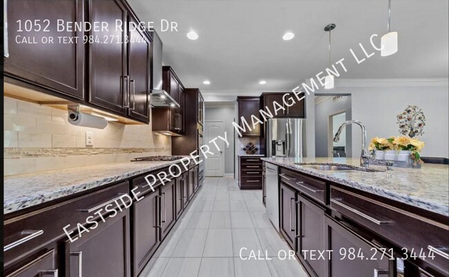 Building Photo - 1052 Bender Ridge Dr