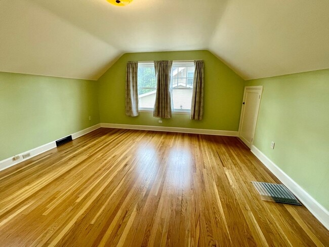 Building Photo - Well Maintained- 3 bed 2 bath Home - Piedm...