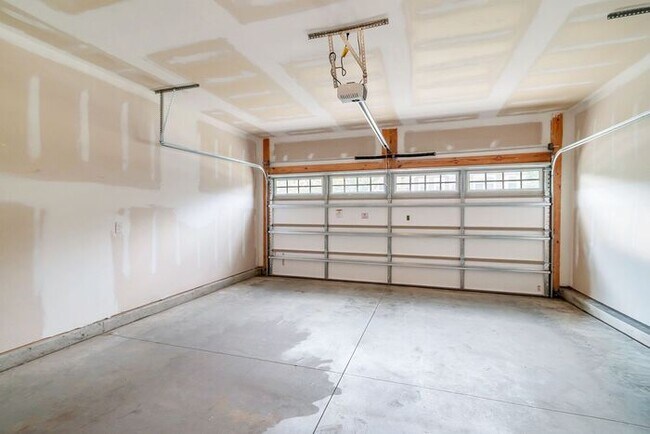 Building Photo - Modern Comfort, Effortless Living & Unbeatable Convenience in Northfield Crossing 3BR/2.5BA, 2 Ca...