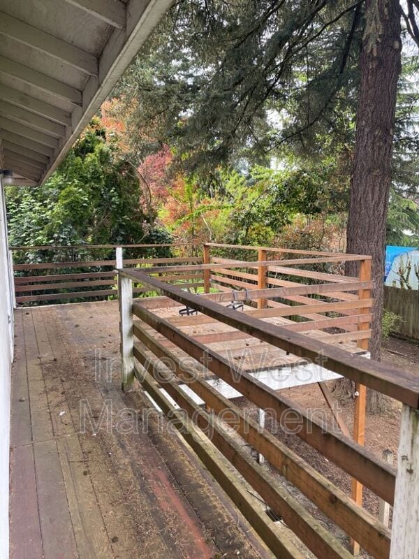 Building Photo - 2804 NE 113th St