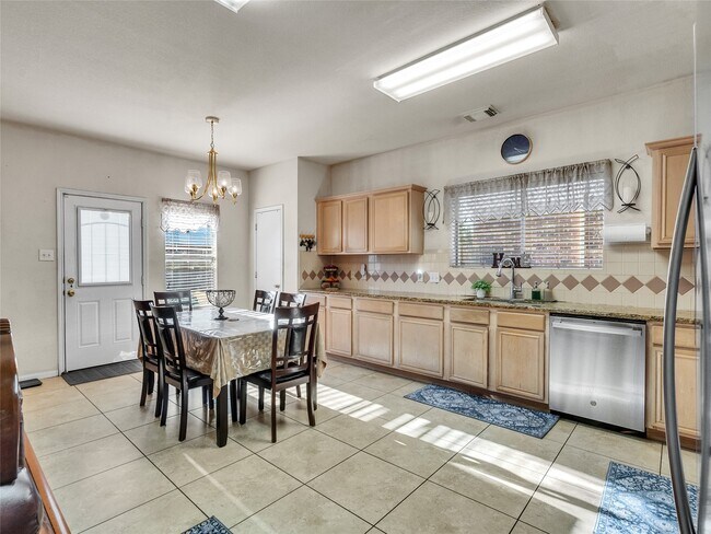 Building Photo - 5514 Gatesprings Ln