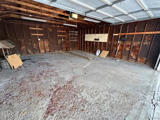 Building Photo - 21624 Winshall St