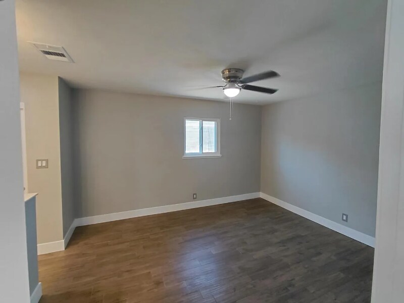 Building Photo - 828 Biljac St