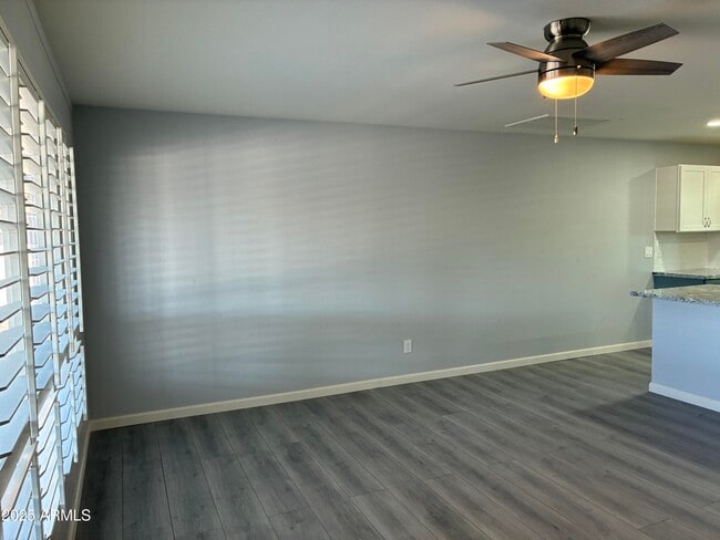 Building Photo - 10530 W Hope Dr