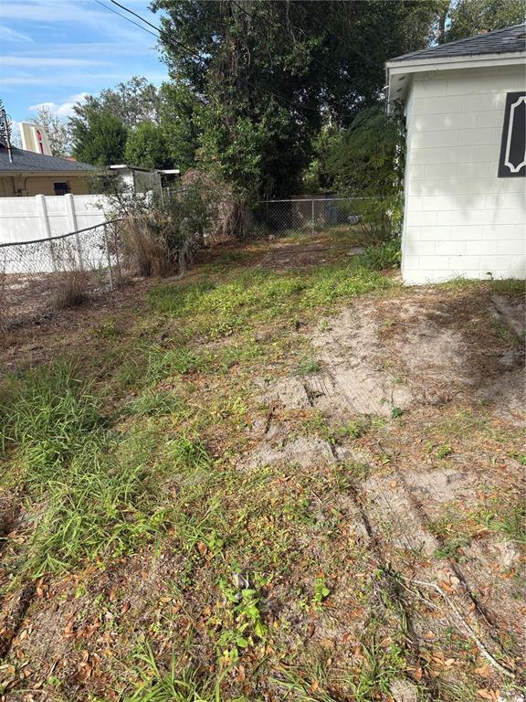 Building Photo - 6077 North Ln