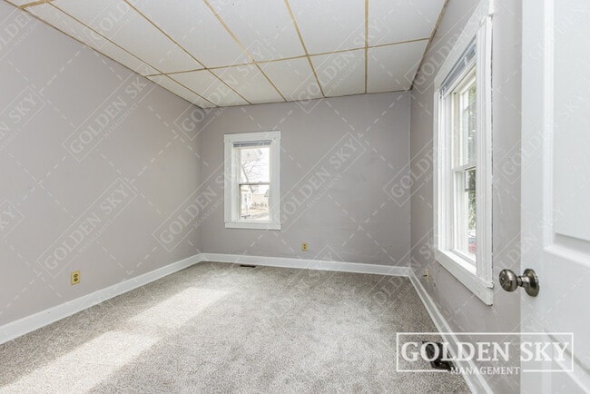 Building Photo - 230 Kinsey St