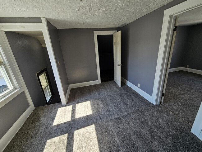 Building Photo - 4004 E 147th St