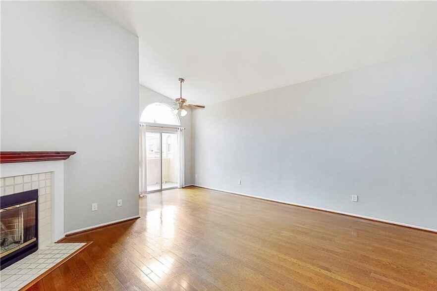 Building Photo - 25120 Steinbeck Ave