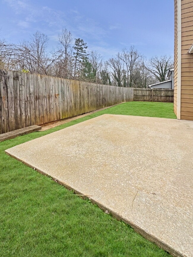 Building Photo - Gorgeous Home Available Immediately in City of Gainesville!