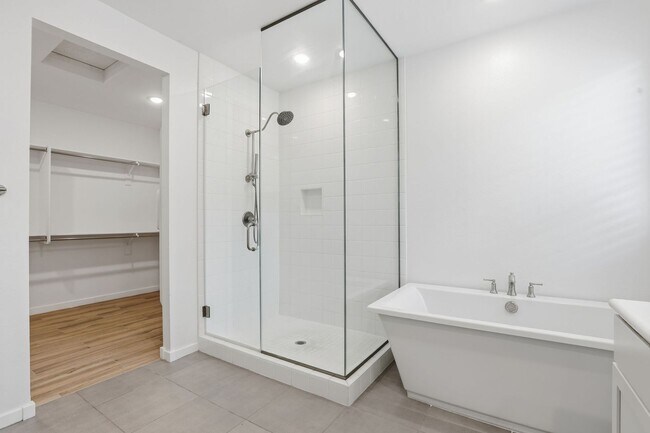 Building Photo - Stunning Queen Creek Home – Modern Comfort...