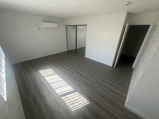Building Photo - 100 S Crestline Dr