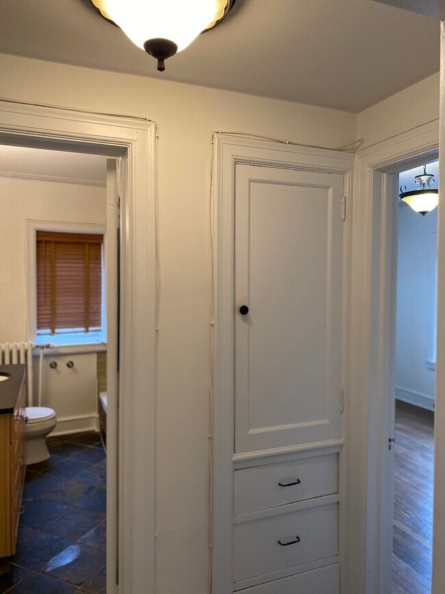 Building Photo - 551 Hill Terrace