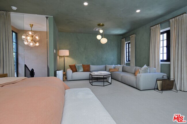 Building Photo - 5005 Los Feliz Blvd