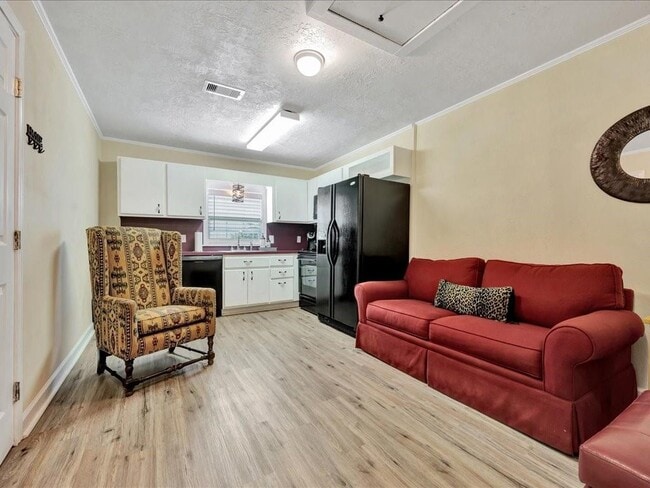 Building Photo - 683 Water View Dr