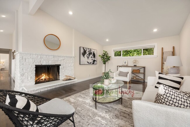 Building Photo - VIEWS, VIEWS, VIEWS!! Stunning & LARGE 4-B...