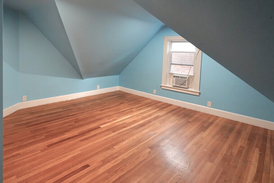 Building Photo - 61 Tudor St