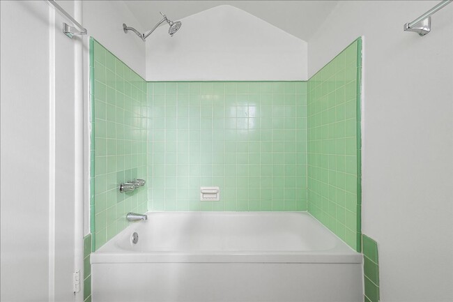 Building Photo - 3131 Fernside Blvd