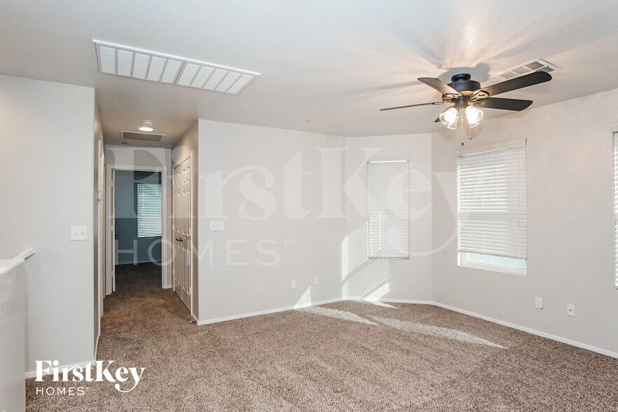 Building Photo - 121 Country River Ave