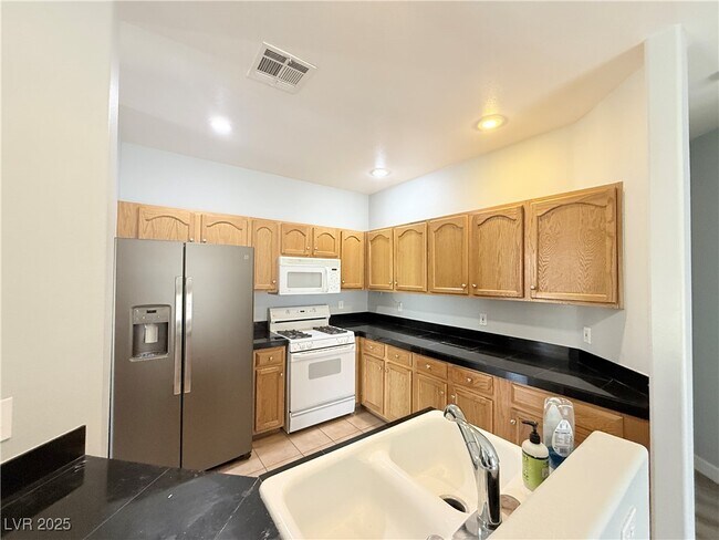 Building Photo - 1600 Cardinal Bluff Dr