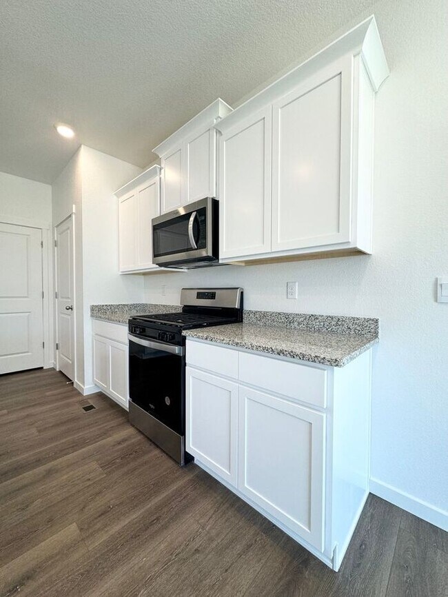 Building Photo - Built in 2024! 5 bedroom 3 Bath House in W...