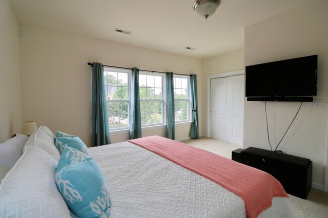 Building Photo - Immaculate 4 bedroom 2.5 Bath home in Sagi...