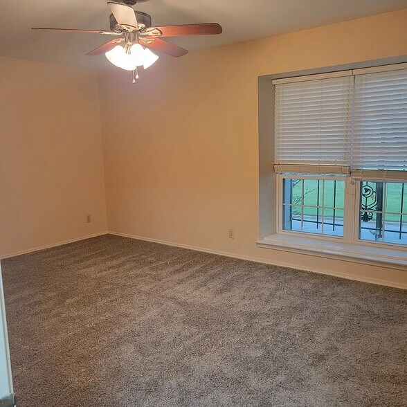 Building Photo - 1710 Scenic Dr