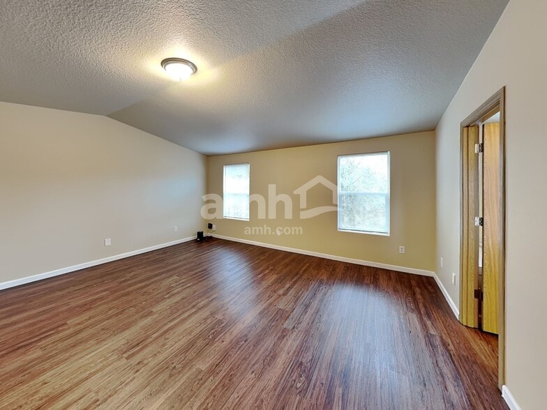 Building Photo - 37828 Hamilton Ridge Dr