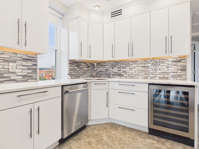 Building Photo - 1017 N Front St