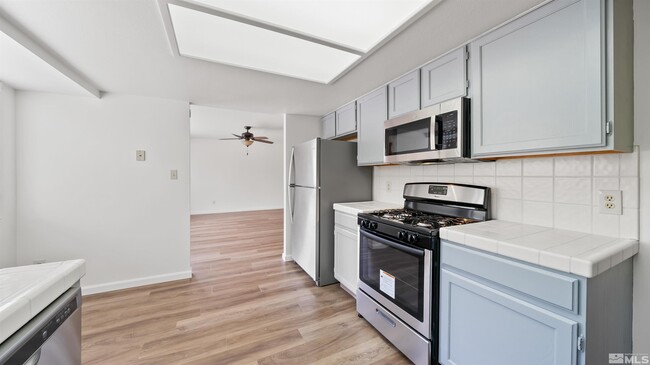 Building Photo - 2977 Pinebrook Dr