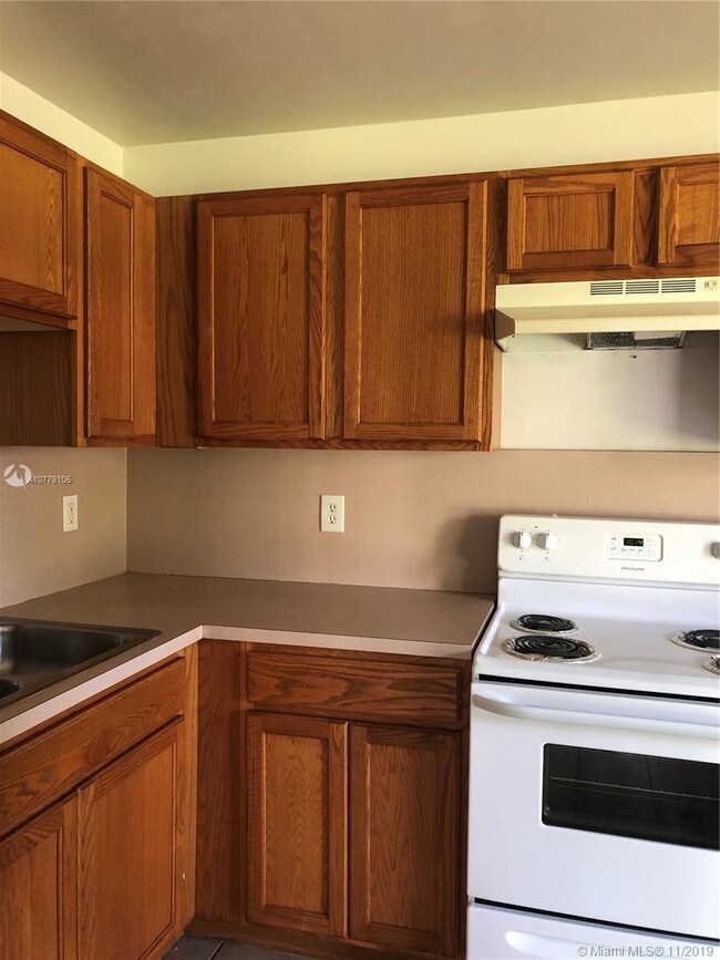 Building Photo - 6910 SW 164th Ct