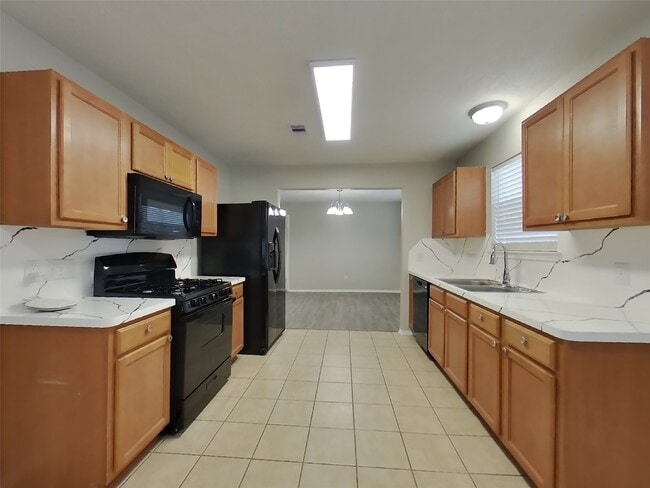 Building Photo - 7215 Lazy Summer Ct