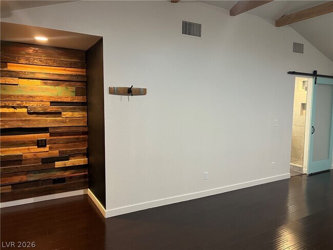 Building Photo - 811 E Oakey Blvd