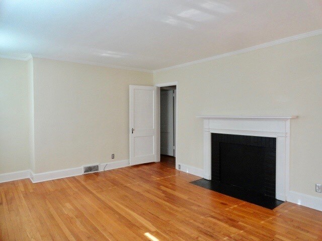 Building Photo - 1618 Delaware Ave