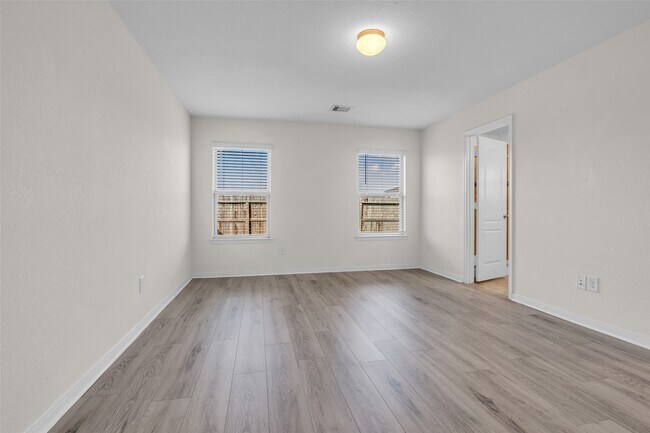 Building Photo - 6715 Hillsdale Creek Dr