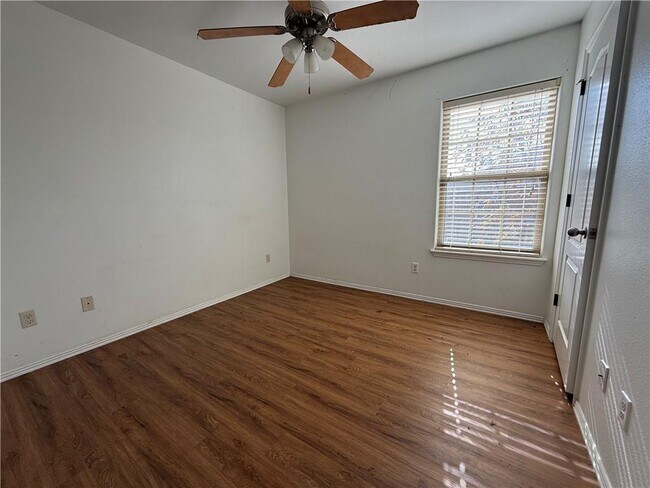 Building Photo - 424 Liem Cir