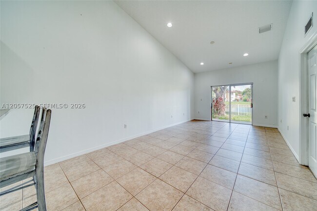 Building Photo - 3365 NE 11th Dr