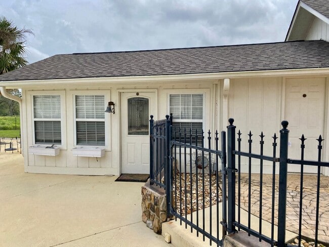 Building Photo - 1407 Camellia Dr
