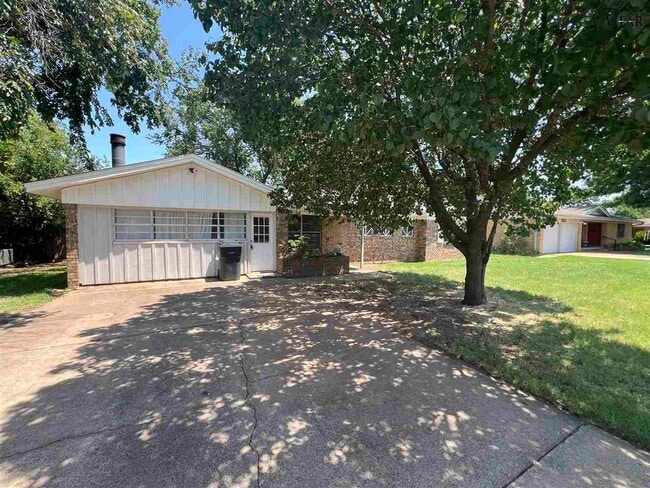 Primary Photo - 18 Oxley Dr
