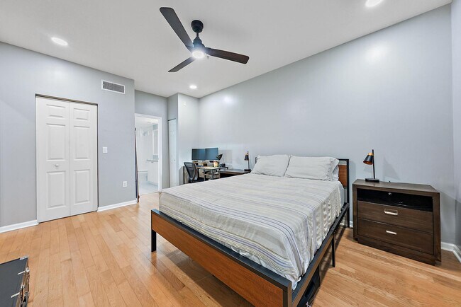 Building Photo - 560 S Sapodilla Ave