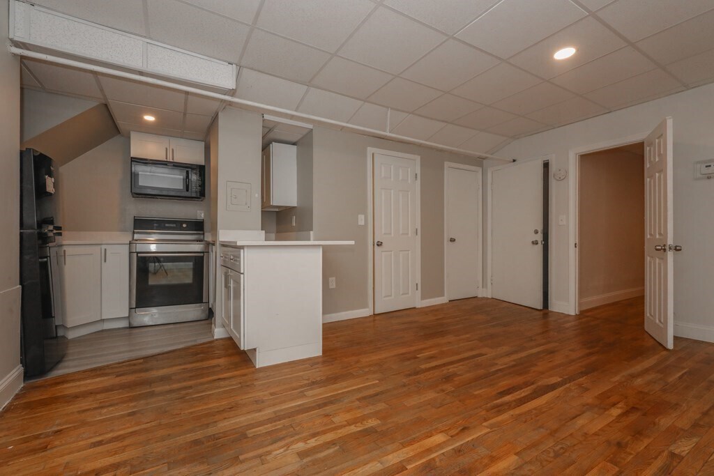 Building Photo - 16 Aberdeen St