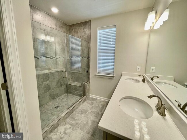 Building Photo - 14955 River Walk Way
