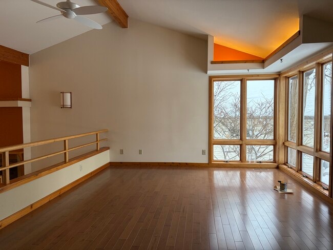 Building Photo - 6526 Bettys Ln