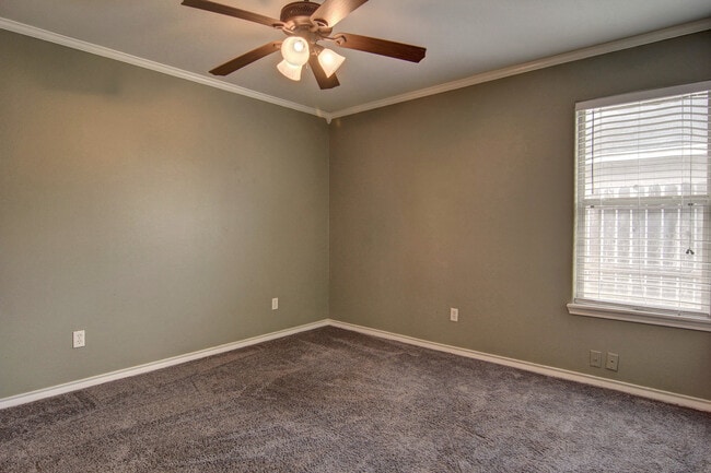 Building Photo - 5825 Skylark Dr