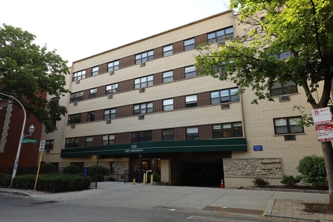 Primary Photo - 533 W Surf St
