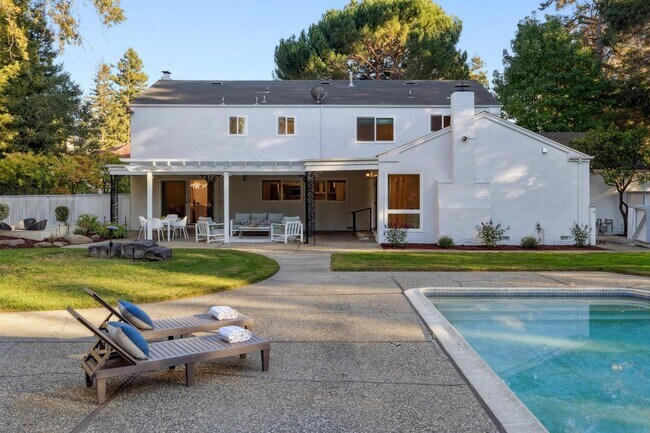 Building Photo - 243 Selby Ln