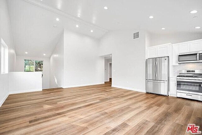 Building Photo - Saticoy Villas