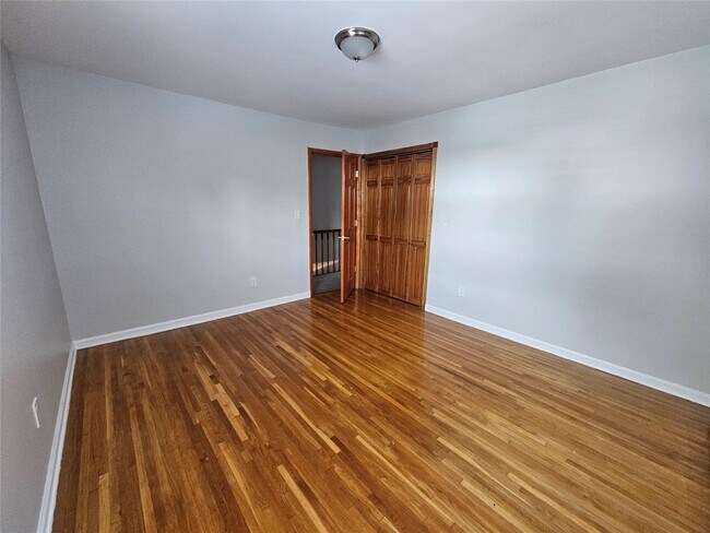 Building Photo - 2518 Tiemann Ave