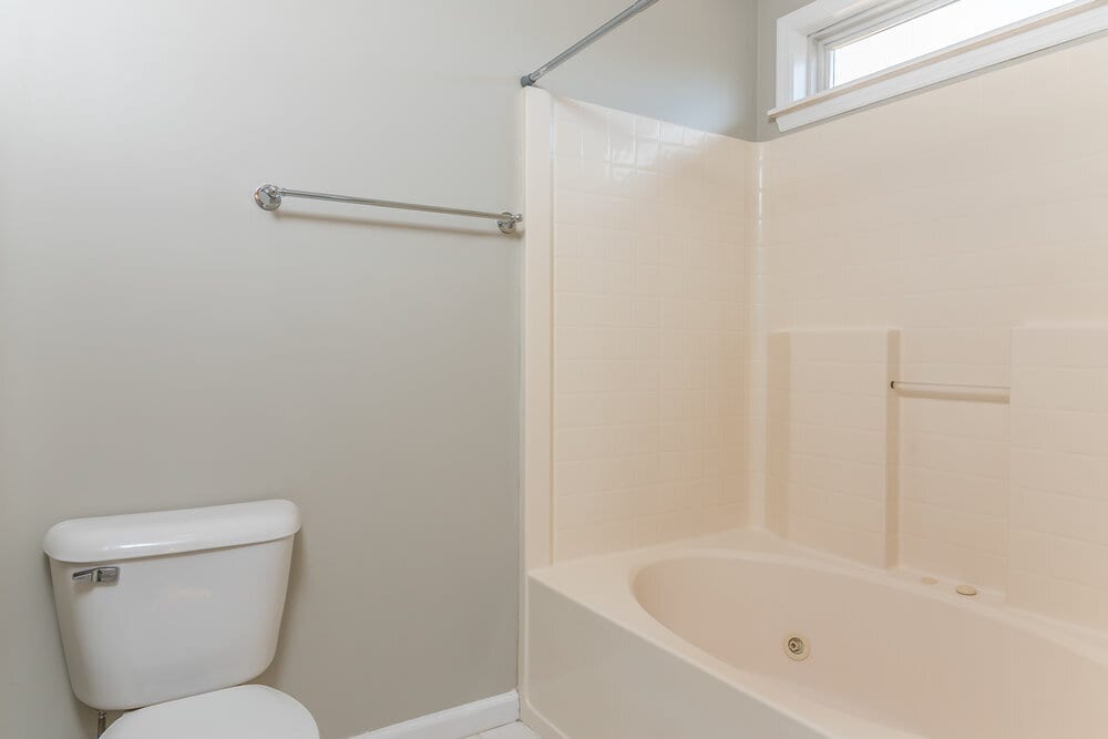 Building Photo - 107 Walton Trce S