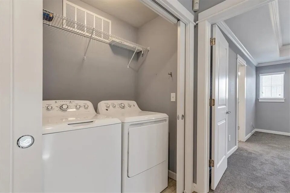 Building Photo - 1736 S 39th Pl