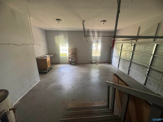 Building Photo - 915 Highland Dr